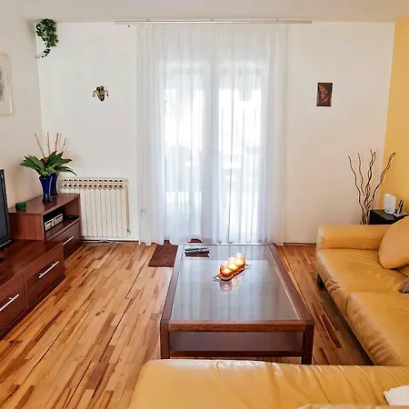 Hana House Ferienhaus Pula