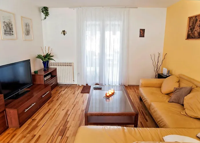 Hana House Ferienhaus Pula